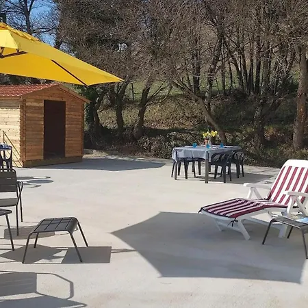 Hébergement de vacances Maison Charmante à Avec Vue Montagne.
